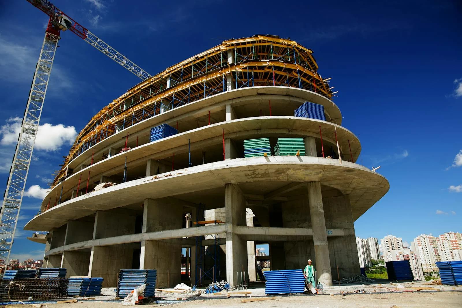 建設中の鉄筋コンクリートの建物
